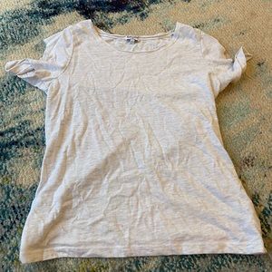 Splendid white and gray shoulder cut shirt